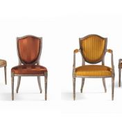 Мягкие стулья из драгоценной дервесины.