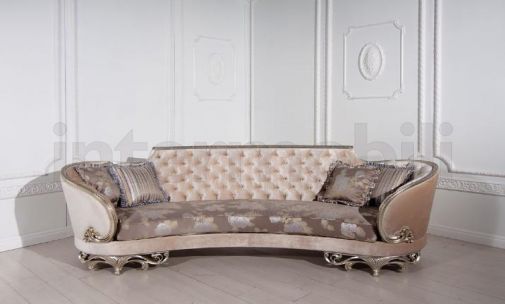 Мягкий диван для гостиной комнаты.