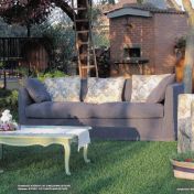 Мягкий двухместный диван серого цвета