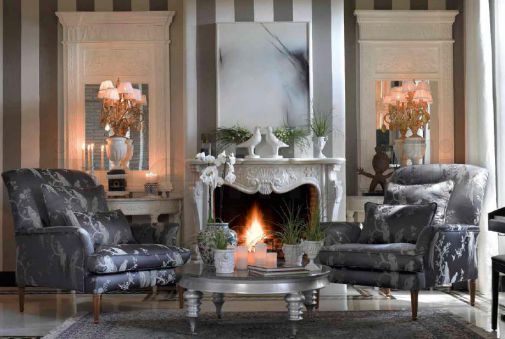 Мягкий набор мебели жемчужного оттенка.