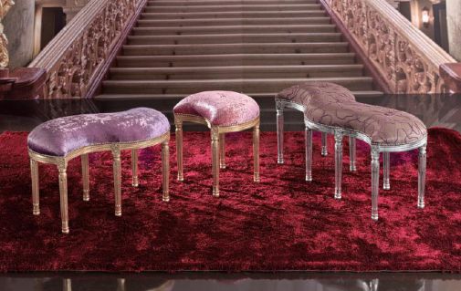 Мягкий пуф и скамьи для гостиной.