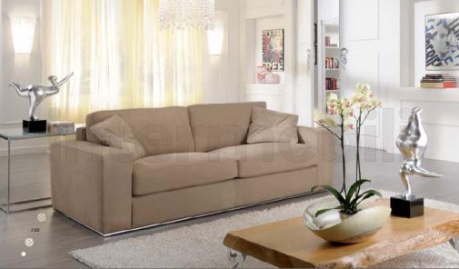 Мягкий трехместный диван для гостиной комнаты.