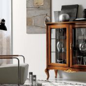 Мягкое кресло и витрина для гостиной.