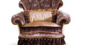 Мягкое кресло для классической комнаты.