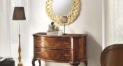 Набор из комода и зеркала в классическом стиле