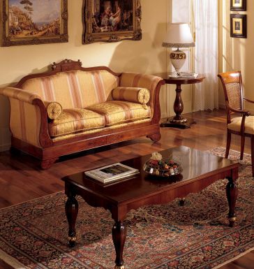 Набор из натурального дерева для гостиной в классическом стиле