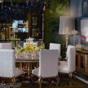 Набор мебели для столовой комнаты.