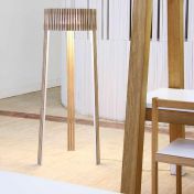 Напольный светильник на трех ножках