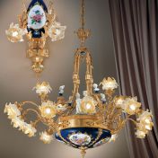 Настенное бра и люстра для классического интерьера