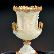 Настольная лампа из белого фарфора