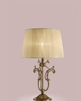 Настольная лампа со светлым абажуром