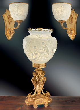 Настольная лампа и бра с абажурами из фарфора