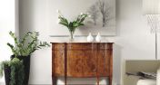 Небольшой комод из дерева