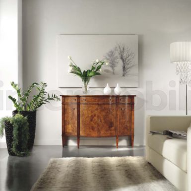 Небольшой комод из дерева