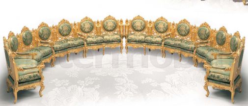 Стильный диван для восемь мест.