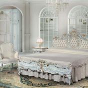 Нежный гарнитур для спальной комнаты.