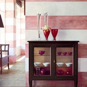 Низкая витрина в классическом стиле из коллекции Decor