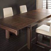 Обеденный стол в натуральном цвете