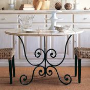 Обеденный стол на кованом фигурном основании