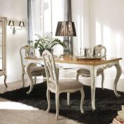 Обеденный стол в натуральном цвете дерева