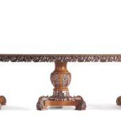 Обеденный стол для роскошной столовой.