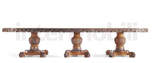 Обеденный стол для роскошной столовой.