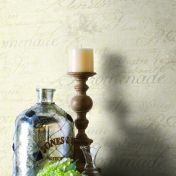 Обои с эффектом старины и надписями.