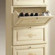 Обувница с четырьмя откидными дверками