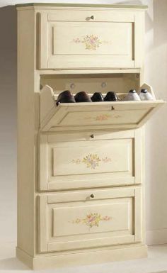 Обувница с четырьмя откидными дверками