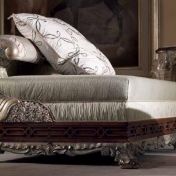 Оригинальное кресло из коллекции REGENCY