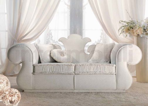 Оригинальный 2-местный диван с фигурной спинкой