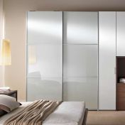 Оригинальный платяной шкаф от Mercantini с распашными и раздвижными створками