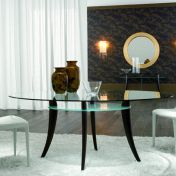 Овальный обеденный стол от Cattellan.