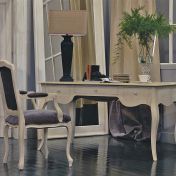 Письменный стол и кресло с резными элементами