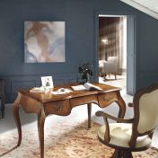 Письменный стол с мягким креслом