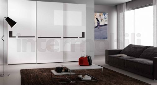 Платяной шкаф с белыми раздвижными дверями от Mercantini