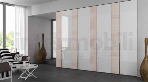 Платяной шкаф с восемью дверями разного размера от Mercantini