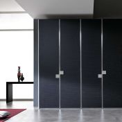 Платяной шкаф из коллекции SESTANTE в черной искусственной коже