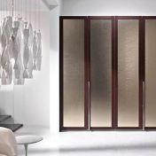 Платяной шкаф Mercantini в темном дубе со стеклянными вставками