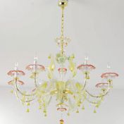 Подвесная люстра в цветном исполнении
