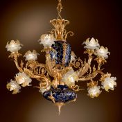 Подвесная люстра с фарфоровым основанием и абажурами из муранского стекла