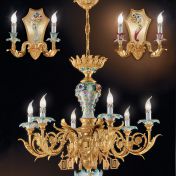 Подвесная люстра и настенное бра в классическом стиле