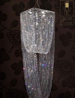 Подвесная люстра из прозрачных кристаллов
