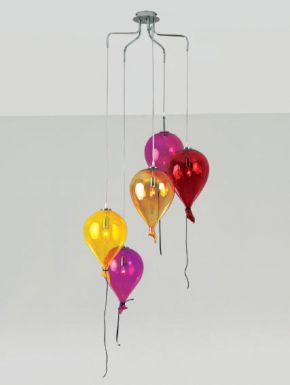 Подвесная яркая люстра