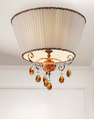 Потолочный светильник с абажуром