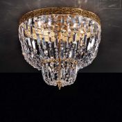 Потолочный светильник из прозрачных кристаллов