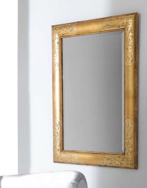 Прямоугольное зеркало в классической раме