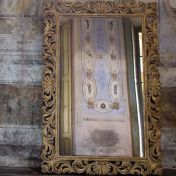 Прямоугольное зеркало с деревянной рамой