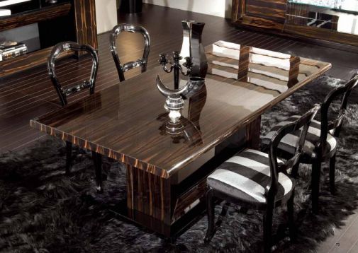 Прямоугольный стол со стульями