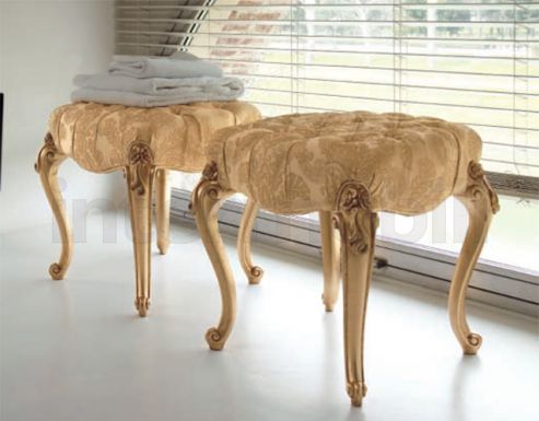 Пуфик на резных ножках CAPRI/QUADRATO